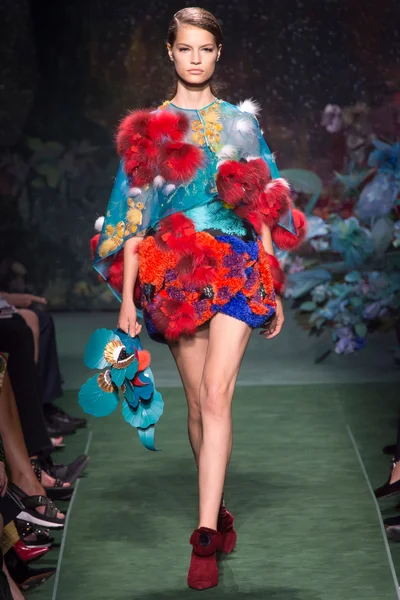 Look 4